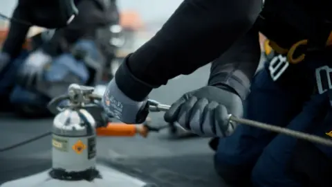 Keuren van valbeveiliging