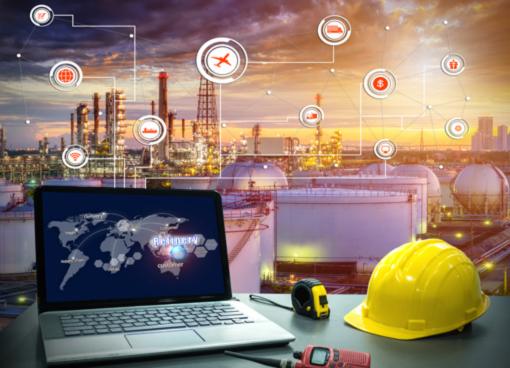 gele helm en laptop op tafel| DID-online.nl