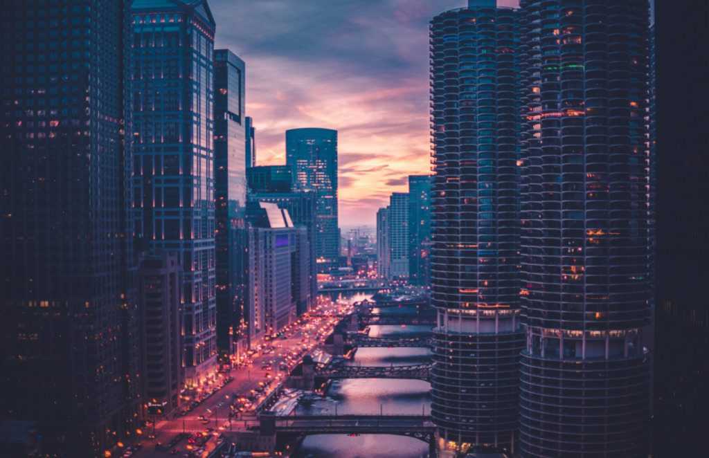 stad bij zonsondergang| DID-online.nl