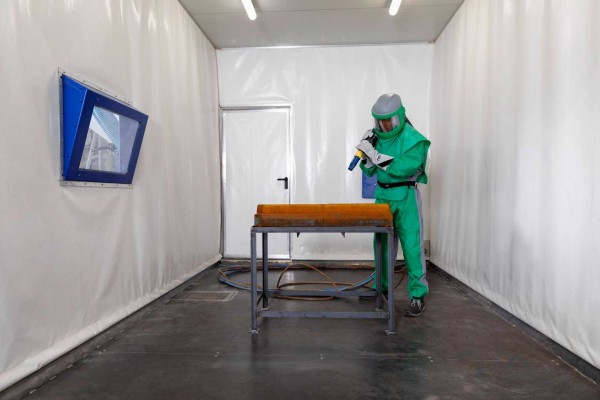 Gritco Equipment B.V. | DID-online.nl interieur straalcabine| DID-online.nl