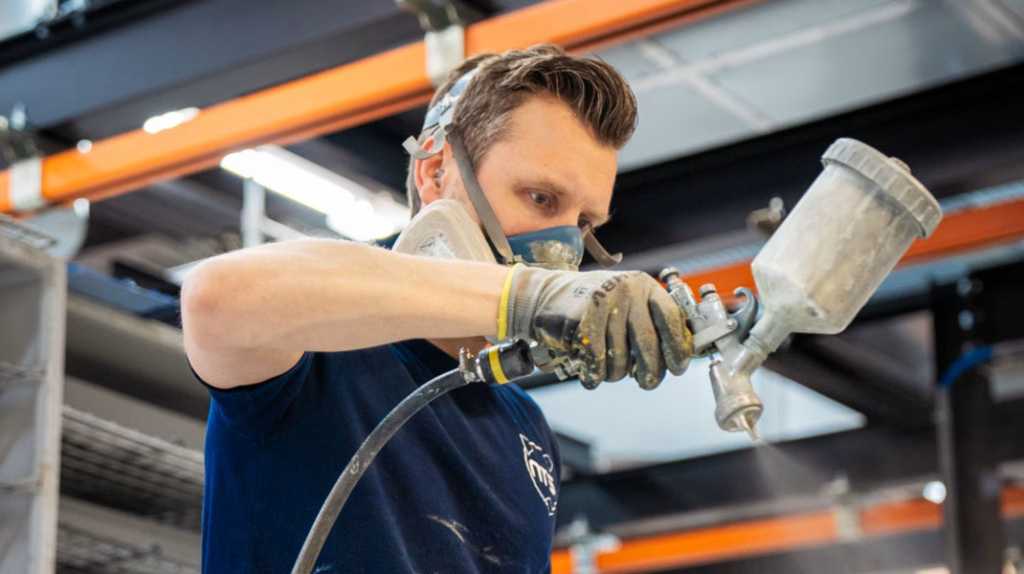 Zoekresultaten | DID-online.nl Man aan het poedercoaten| DID-online.nl