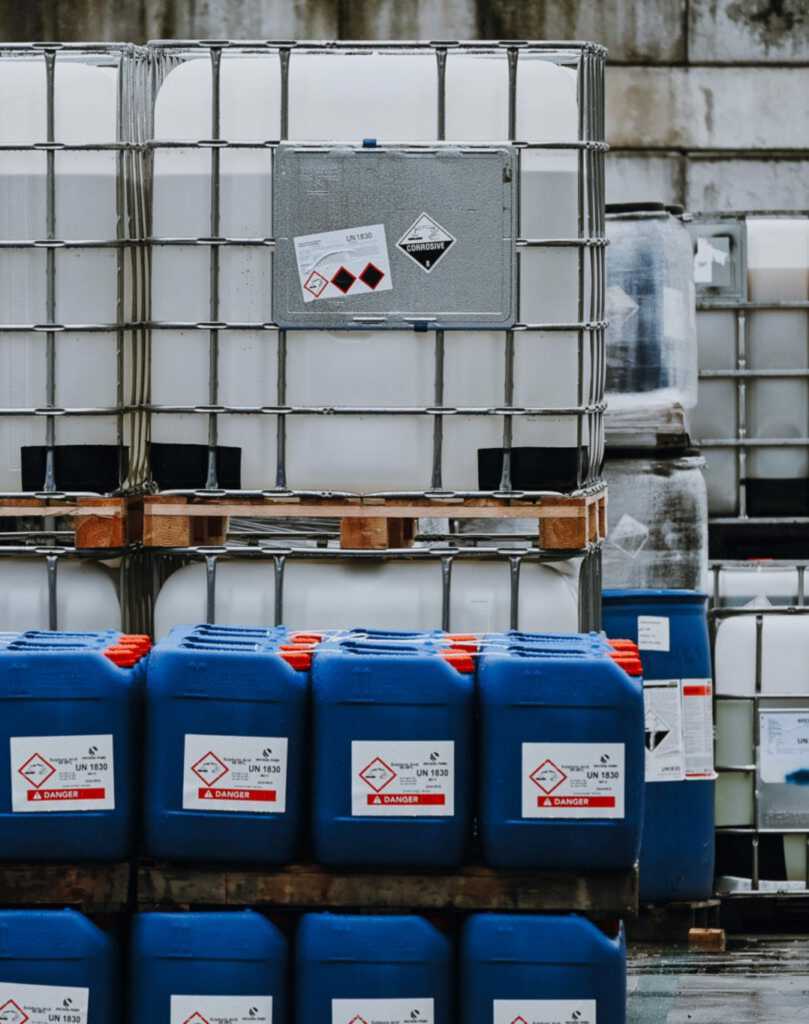 verschillende verpakkingen met chemicalien