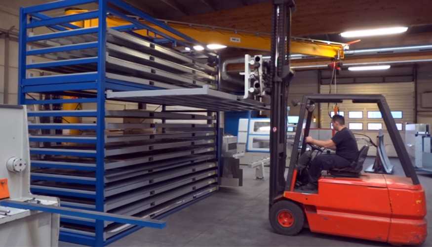 heftruck bij platenstelling