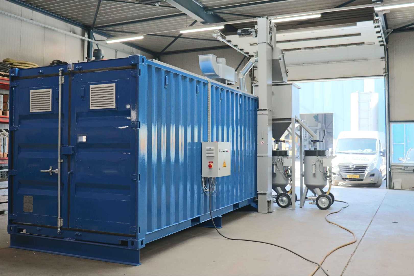 blauwe straalcontainer