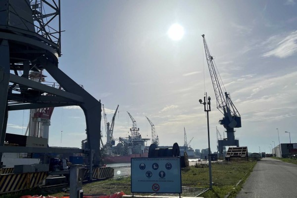 Kraan industrieterrein Vlaardingen| DID-online.nl