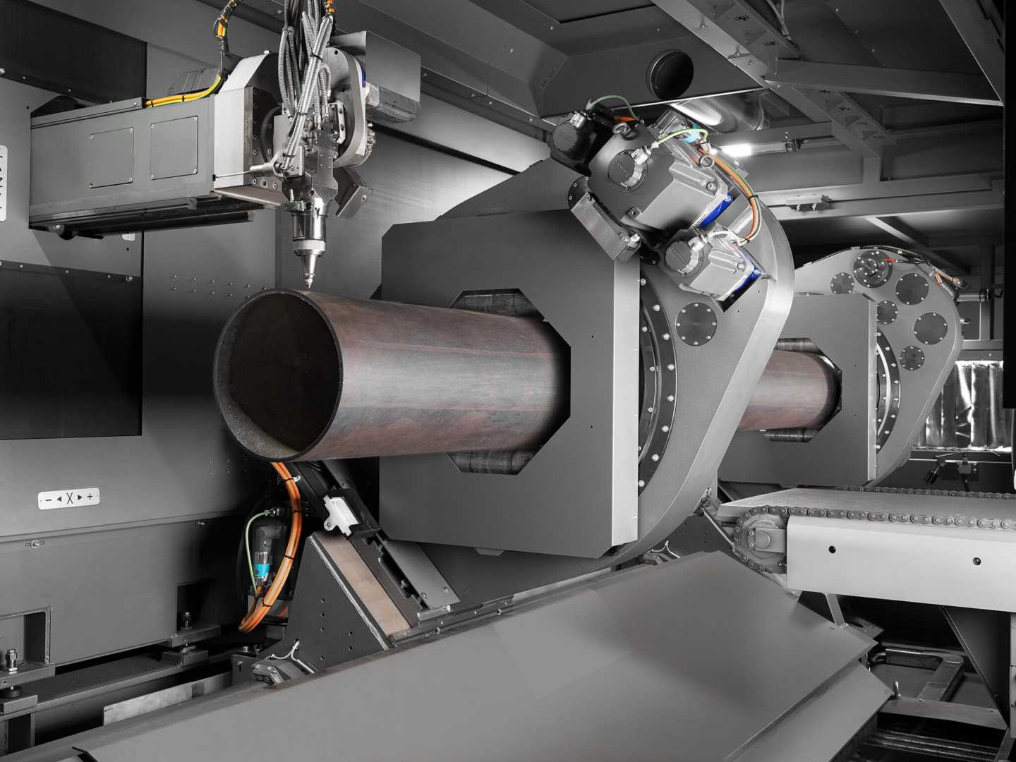 BLM doorbreekt grens hoognauwkeurig snijden van groot formaat