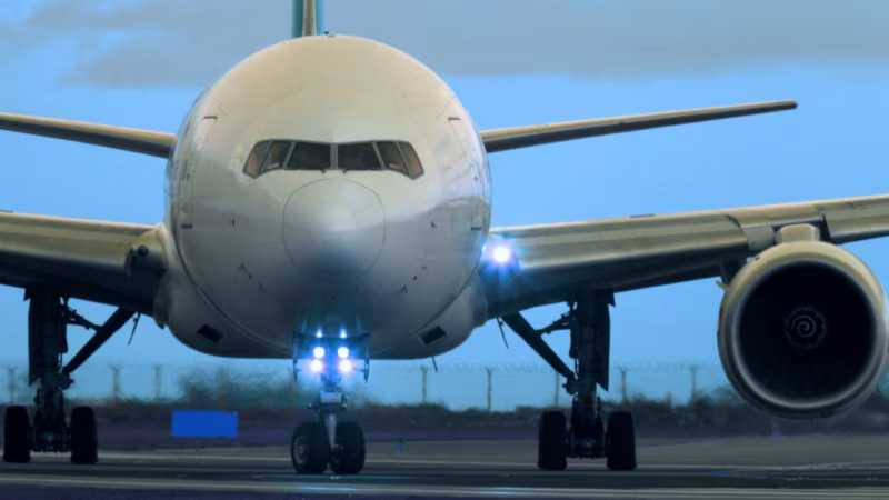 SurTec Benelux B.V. | DID-online.nl vliegtuig bij schemering| DID-online.nl