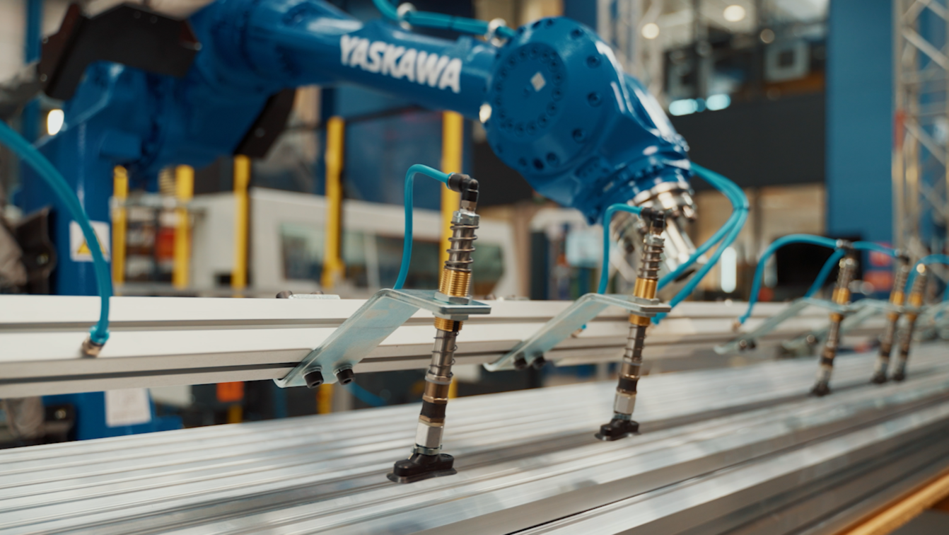 Robotbelading als antwoord op krapte: Van Dulst zet in op slimme automatisering van lange profielen| DID-online.nl
