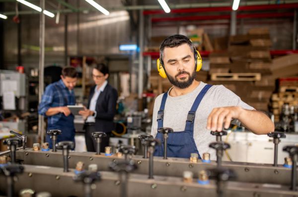 Maakindustrie trekt industrie omhoog in eerste kwartaal| DID-online.nl