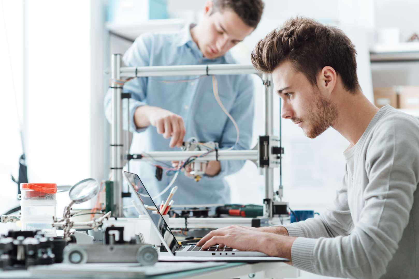 Techniekroute helpt meer zij-instromers op weg naar de technologische industrie
